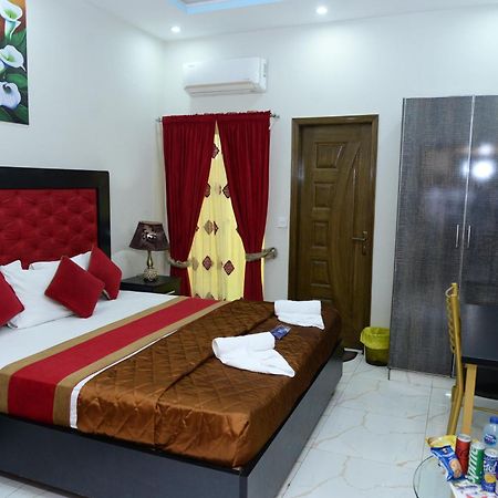 Hotel Deluxe Lahore Luaran gambar