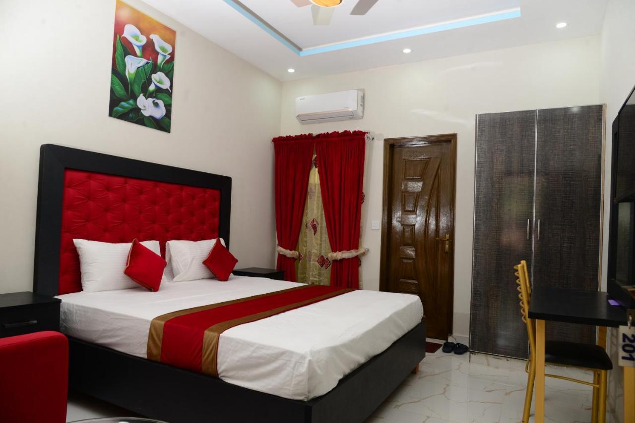 Hotel Deluxe Lahore Luaran gambar