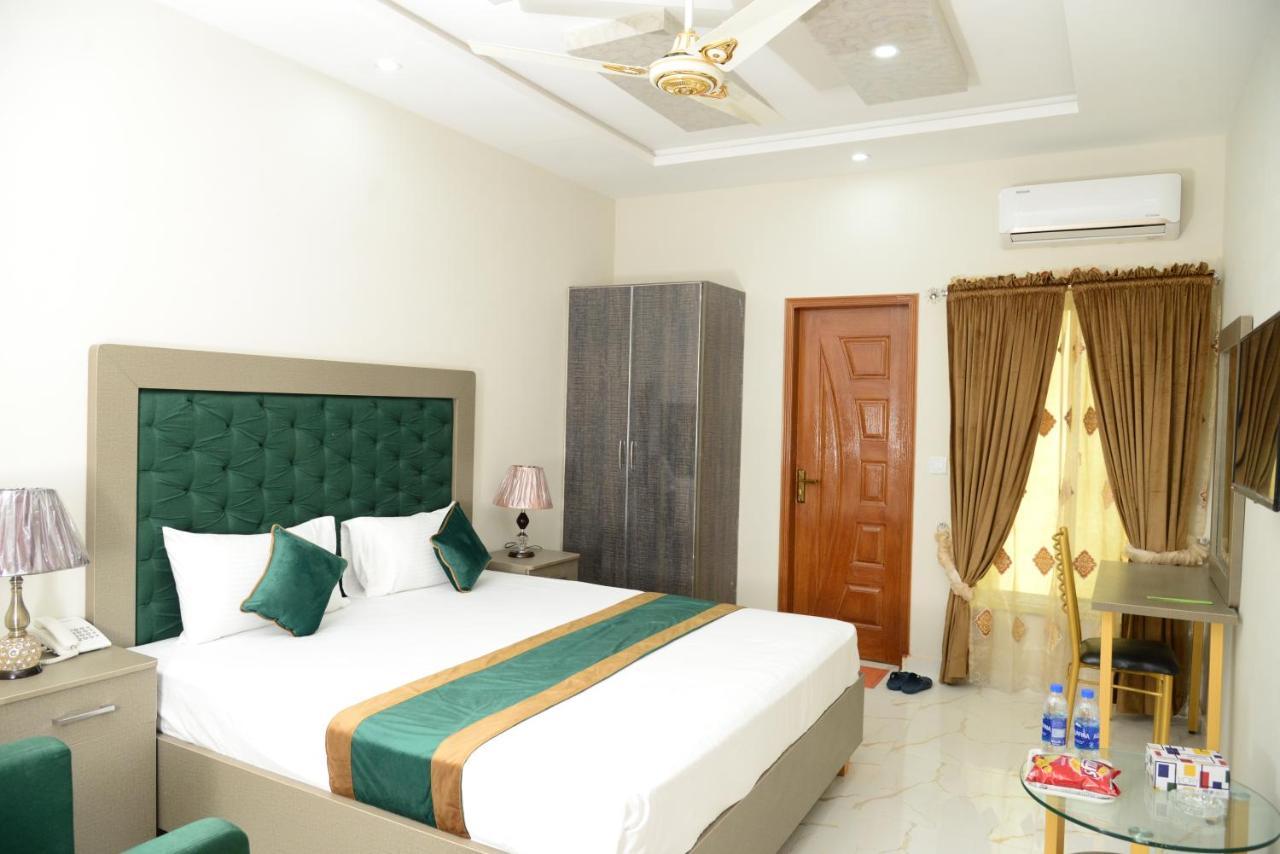 Hotel Deluxe Lahore Luaran gambar