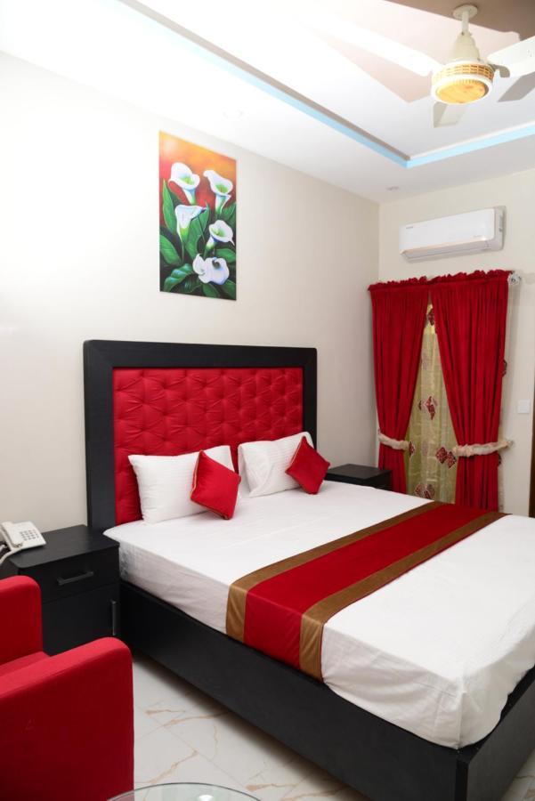 Hotel Deluxe Lahore Luaran gambar