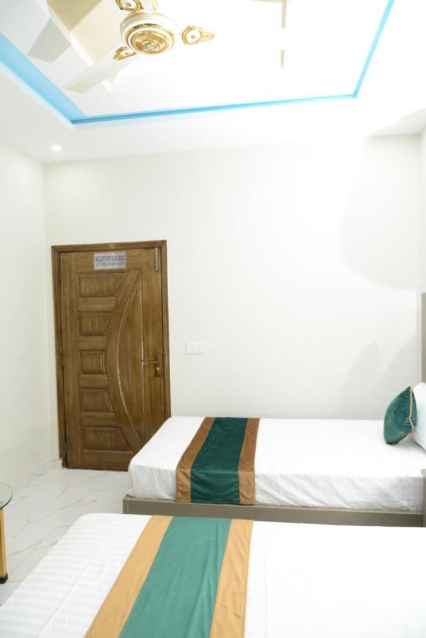 Hotel Deluxe Lahore Luaran gambar