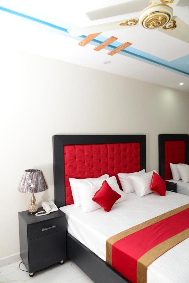 Hotel Deluxe Lahore Luaran gambar