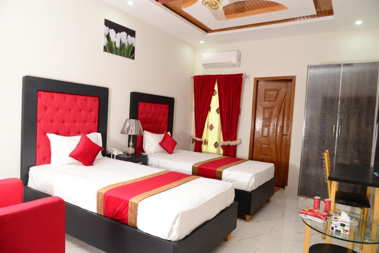 Hotel Deluxe Lahore Luaran gambar