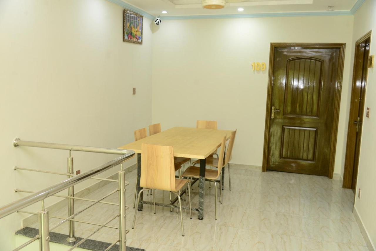 Hotel Deluxe Lahore Luaran gambar