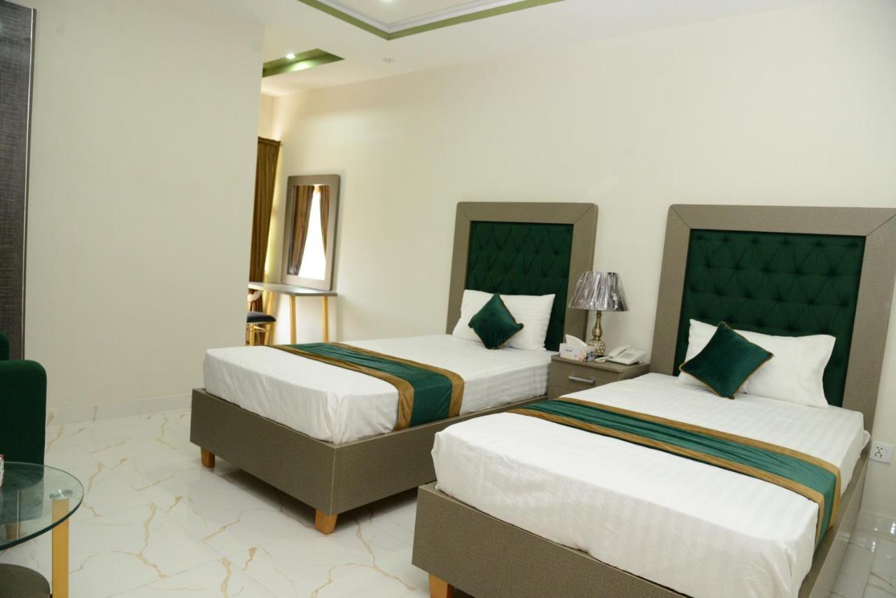 Hotel Deluxe Lahore Luaran gambar