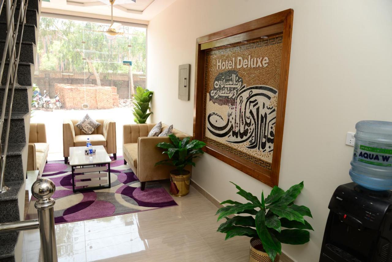 Hotel Deluxe Lahore Luaran gambar