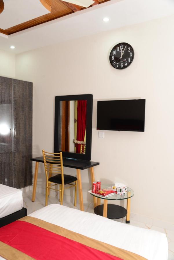 Hotel Deluxe Lahore Luaran gambar