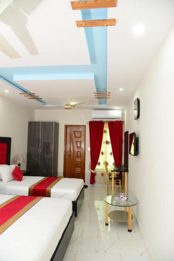 Hotel Deluxe Lahore Luaran gambar