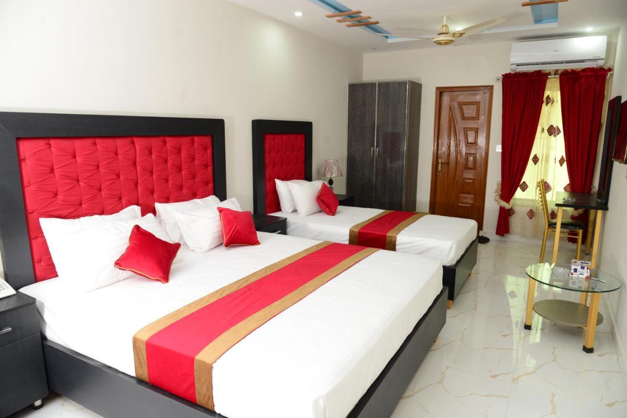 Hotel Deluxe Lahore Luaran gambar