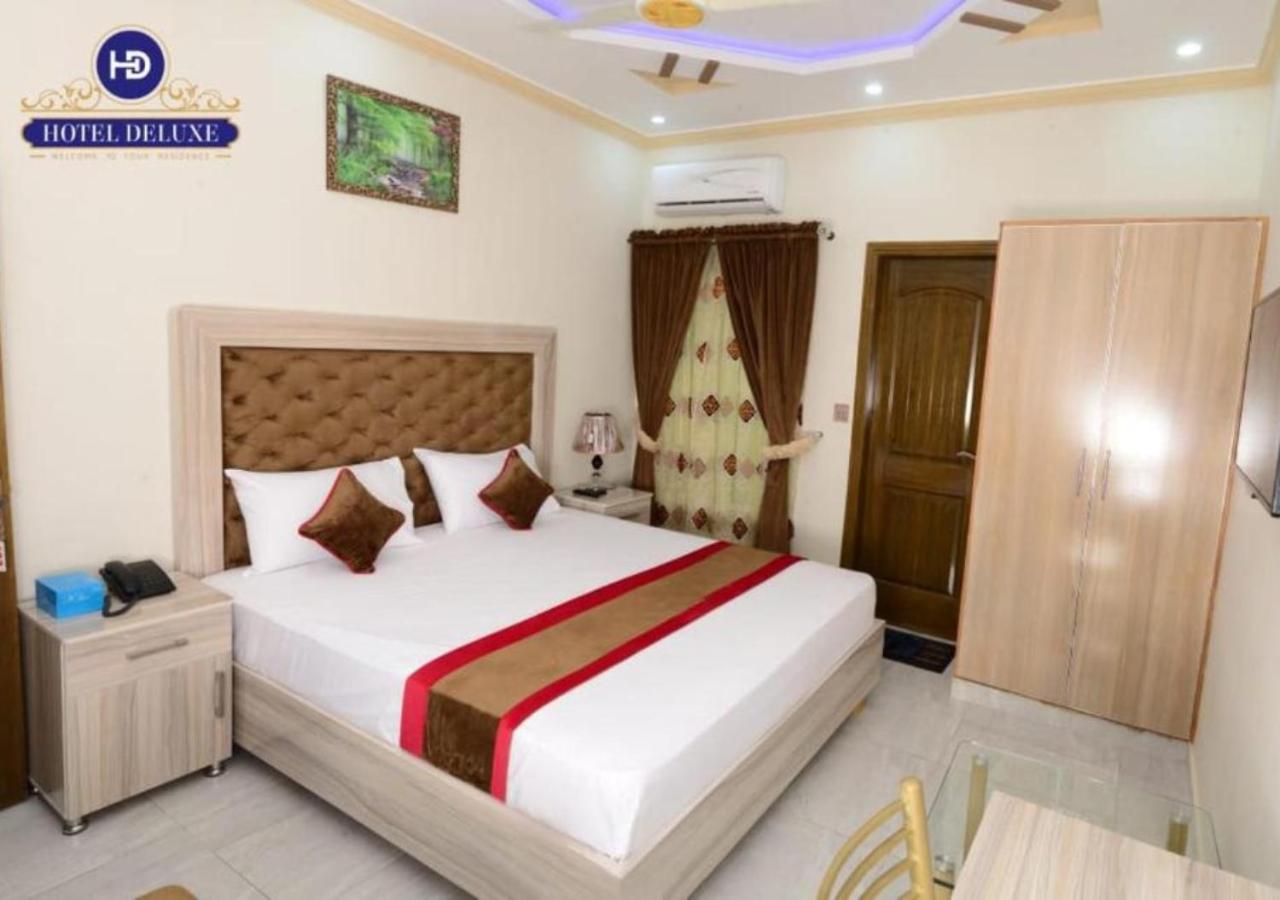 Hotel Deluxe Lahore Luaran gambar