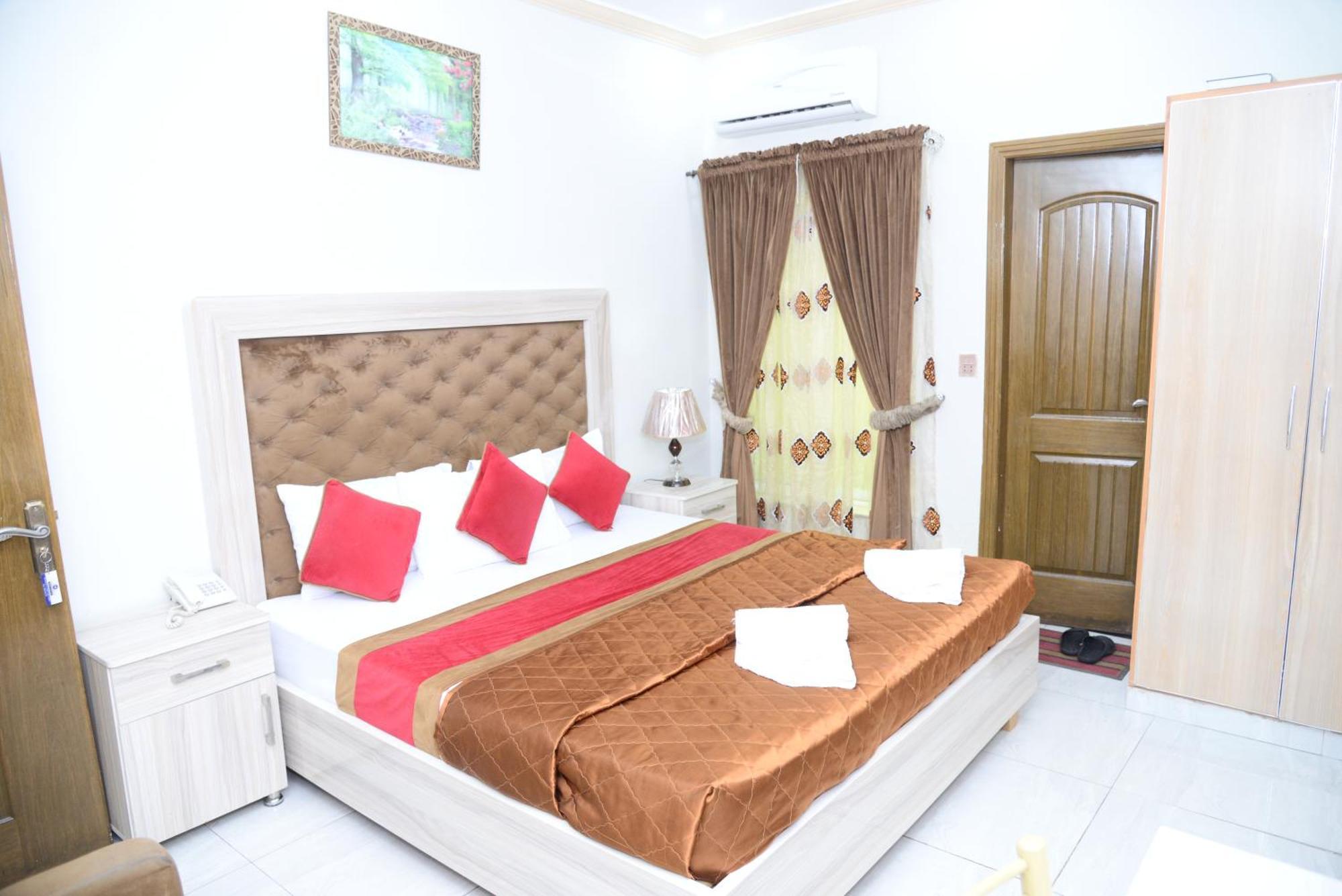 Hotel Deluxe Lahore Luaran gambar