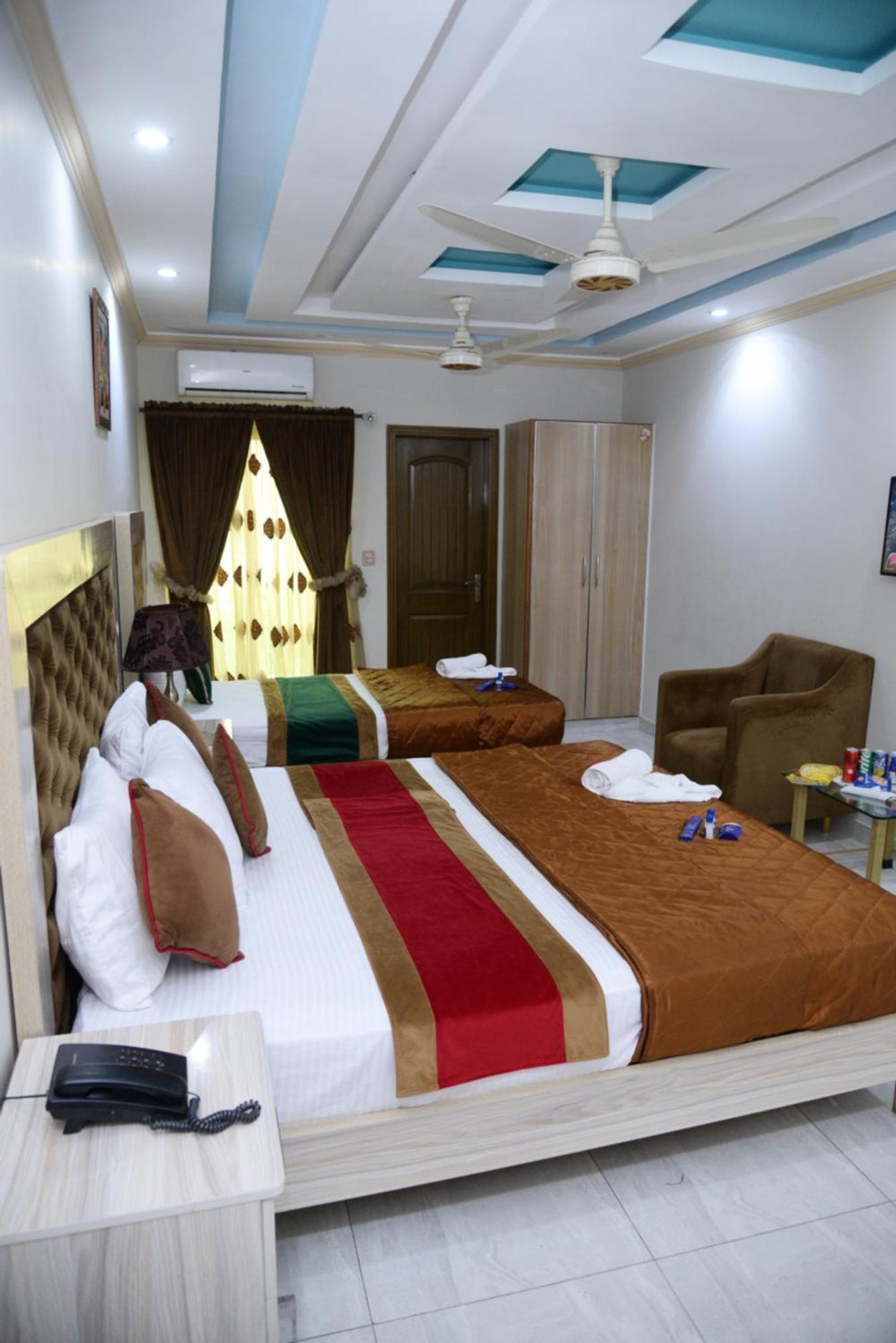 Hotel Deluxe Lahore Luaran gambar
