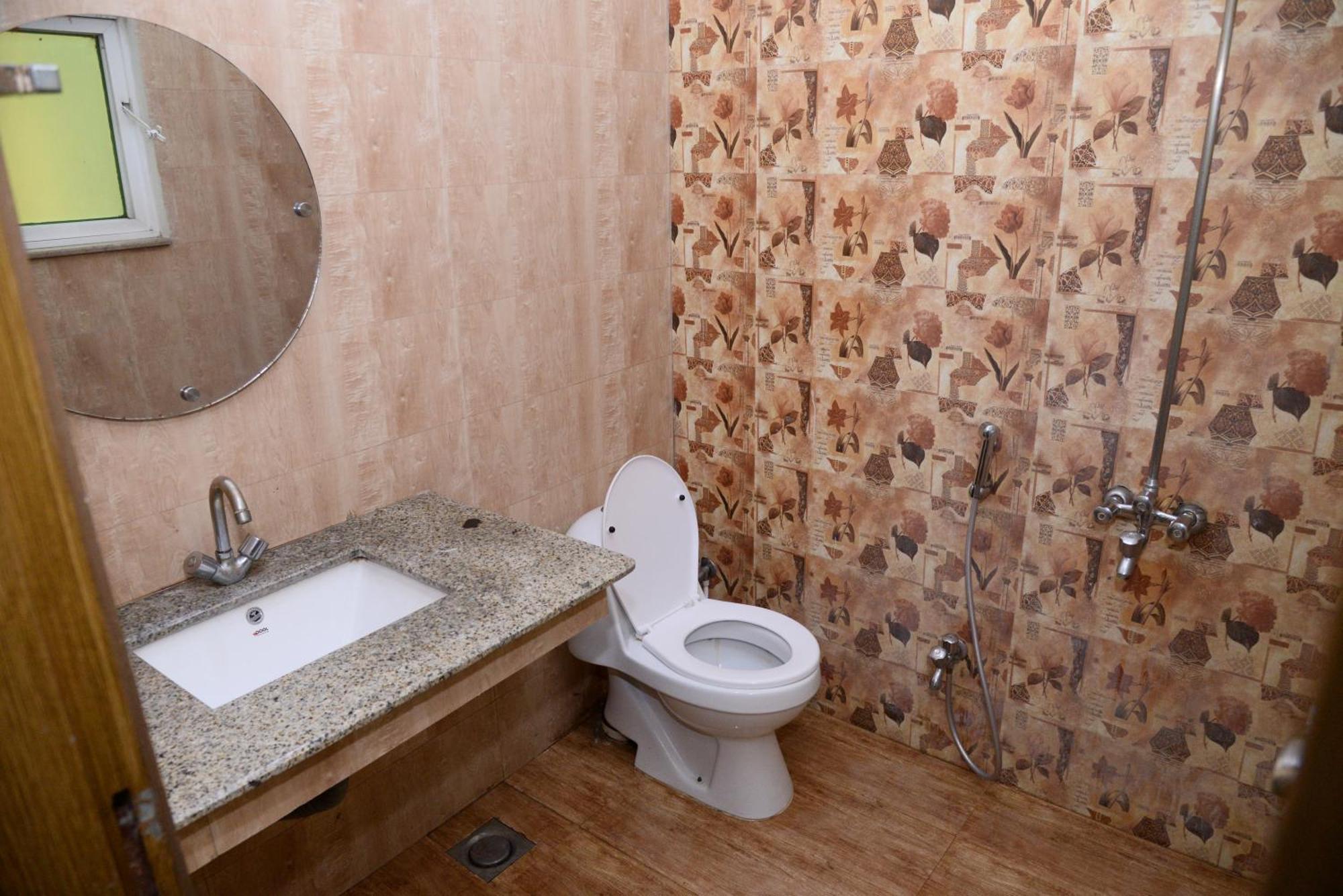 Hotel Deluxe Lahore Luaran gambar